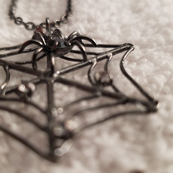 Vintage Spooky Black Widow Spider Necklace Black, Metal - Picture 3 of 6